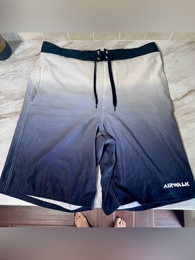 Airwalk Men's Ombre Black, Grey, white  Swim Trunks